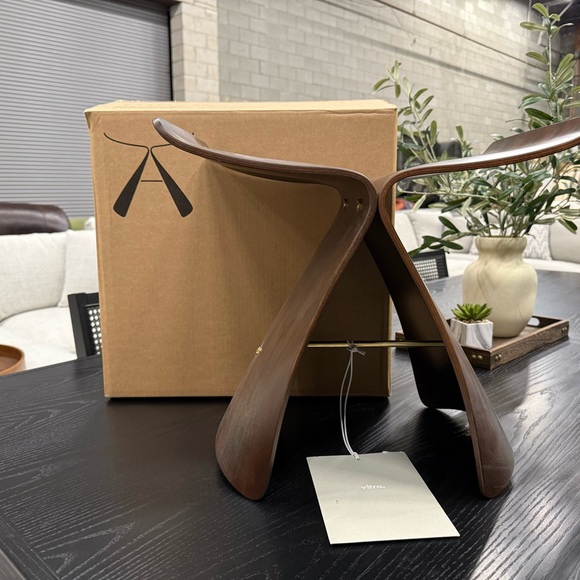 Butterfly Stool by Sori Yanagi for Vitra - Picture 9 of 10